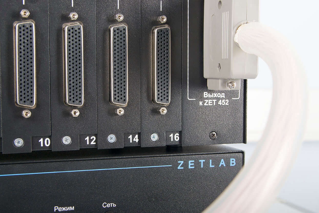 Блок коммутации ZET 454 с устройством контроля параметров измерительных цепей ZET 452