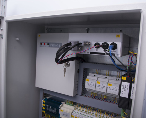 Seismic recorder ZET 048-I - mounting inside of electrical cabinet