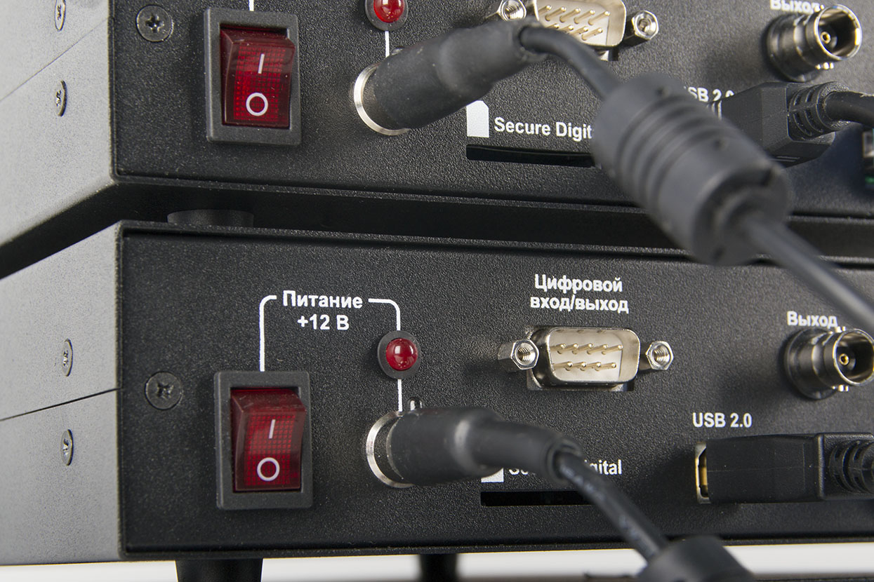 ZET 017-U16 Vibration controller - front panel - connectors
